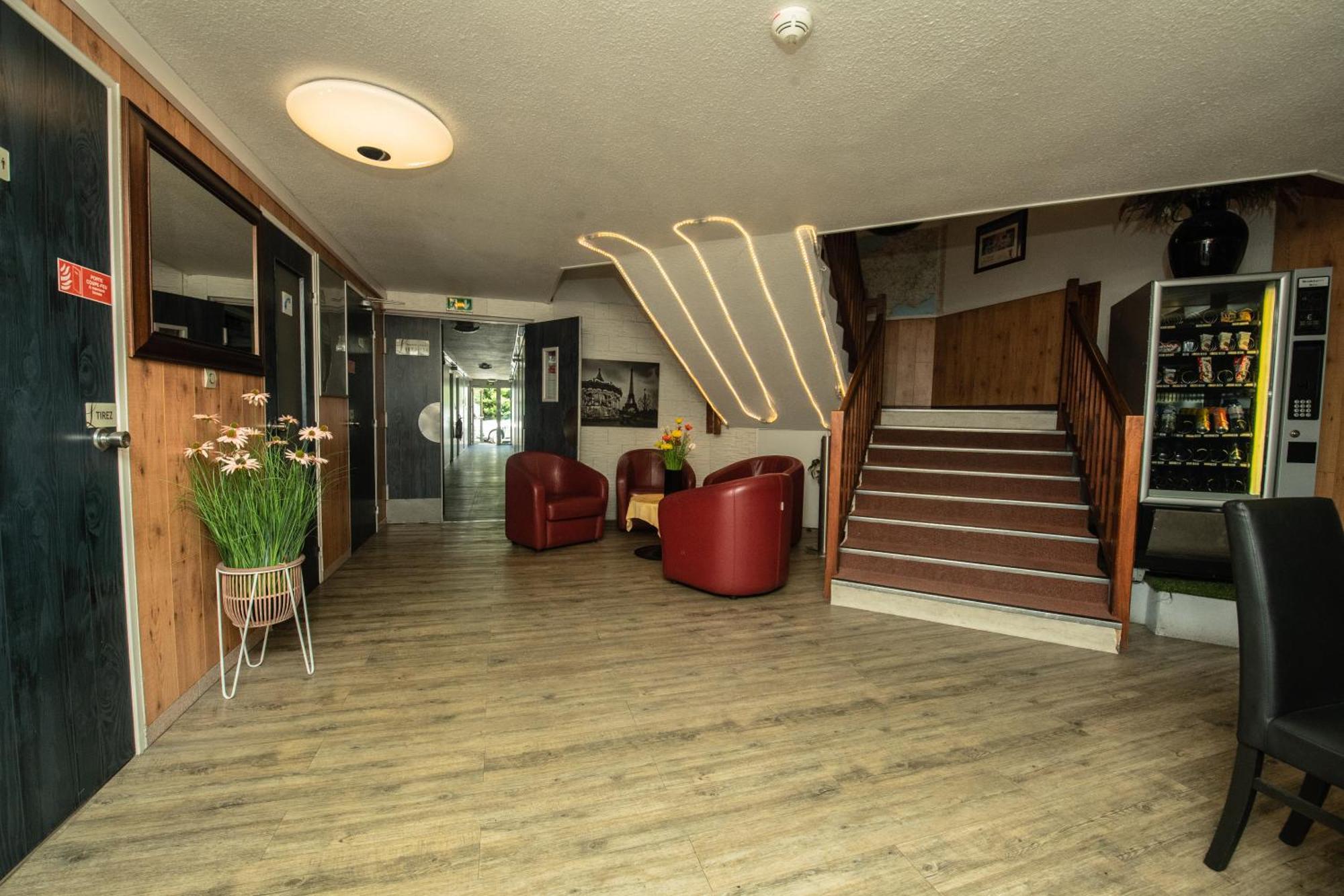 Logis Hotel - Le Relais Du Parisis Villeparisis Luaran gambar