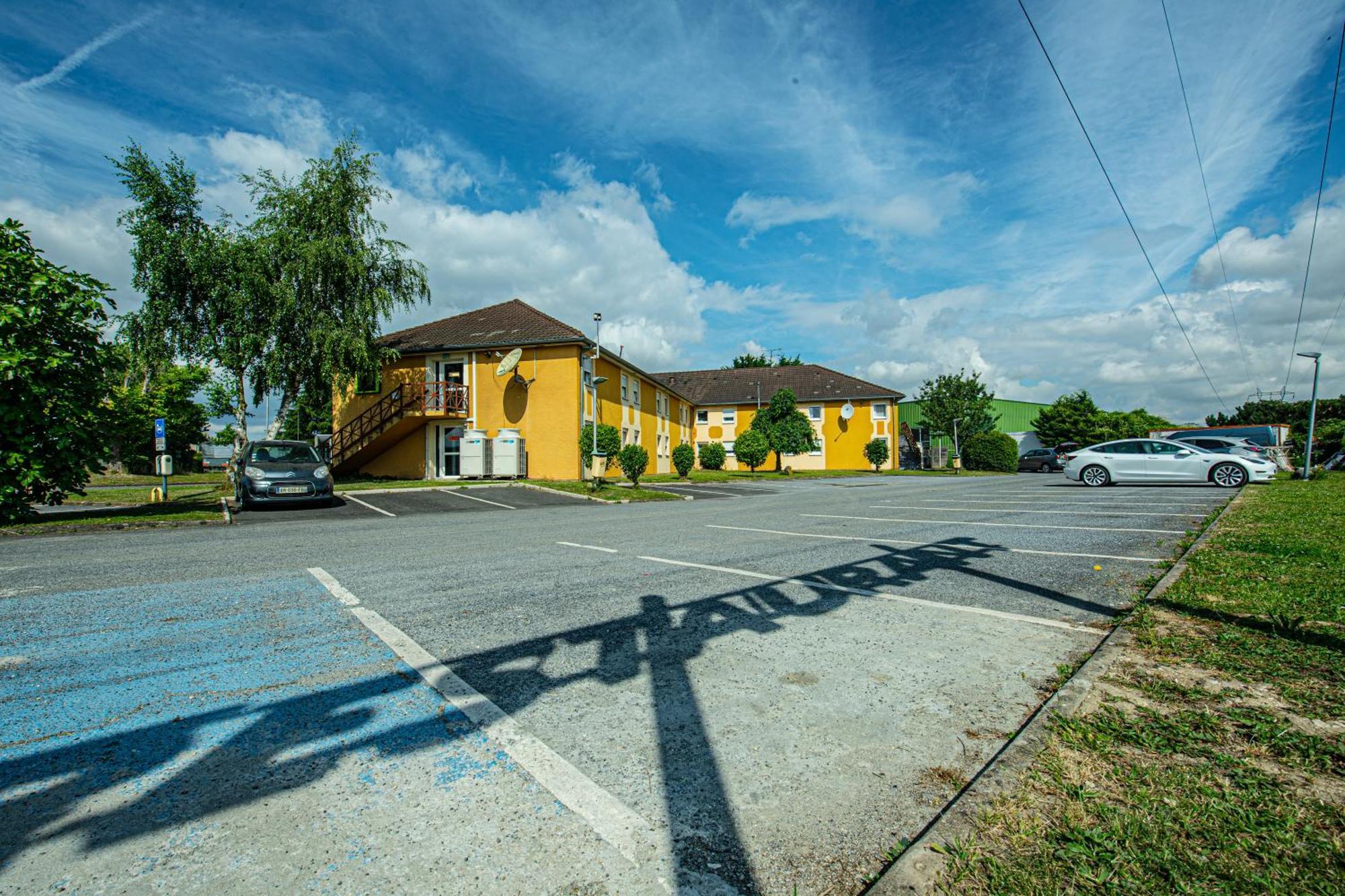 Logis Hotel - Le Relais Du Parisis Villeparisis Luaran gambar